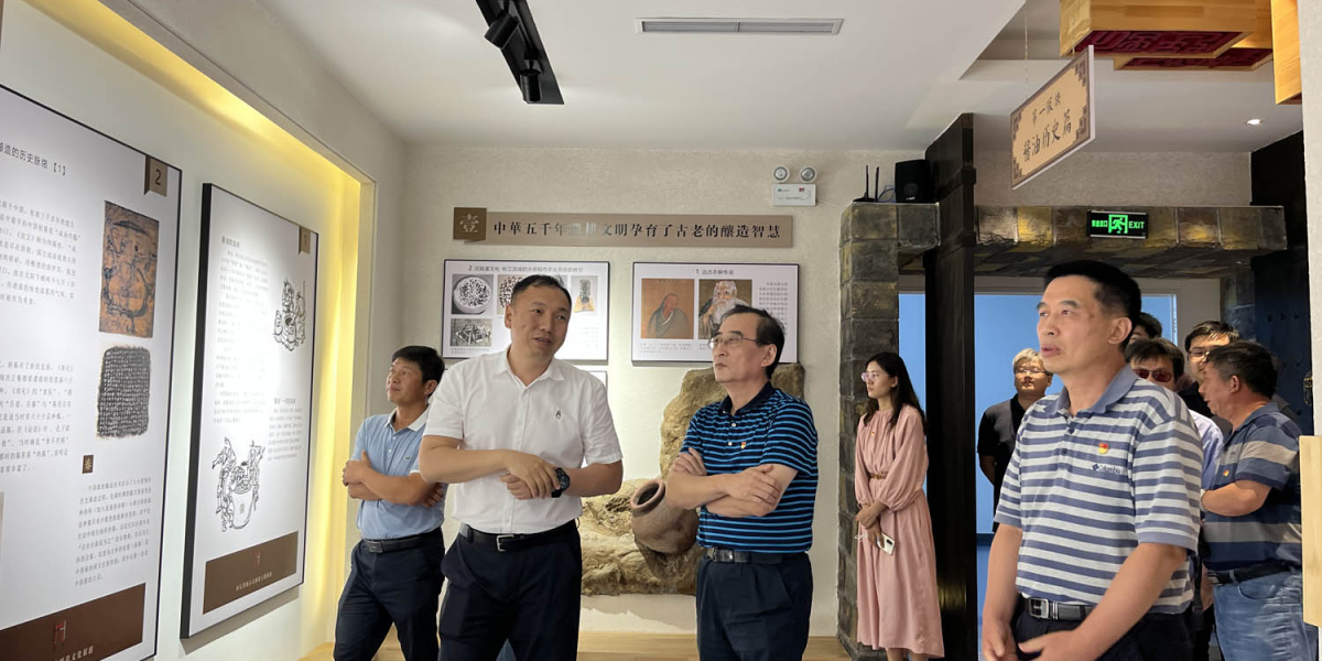国家发改委宏观经济研究院党委专职副书记、纪委书记蔡莹调研组莅临好记公司参观调研